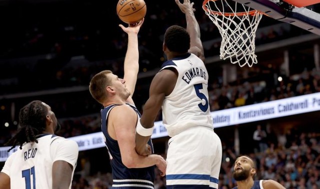 NBA季后赛首轮,爱德华兹42分创纪录,森林狼加时力克太阳抢占先机