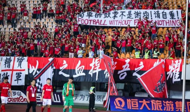  曼联主场票价暴涨引争议，球迷联盟抗议升级  