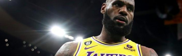 NBA-詹姆斯三分绝杀雷霆，湖人终结对手11连胜登顶西部引热议