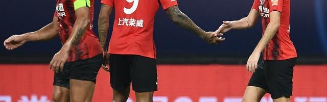 德甲-莱比锡补时争议绝杀拜仁，终结对手12连胜登顶引热议
